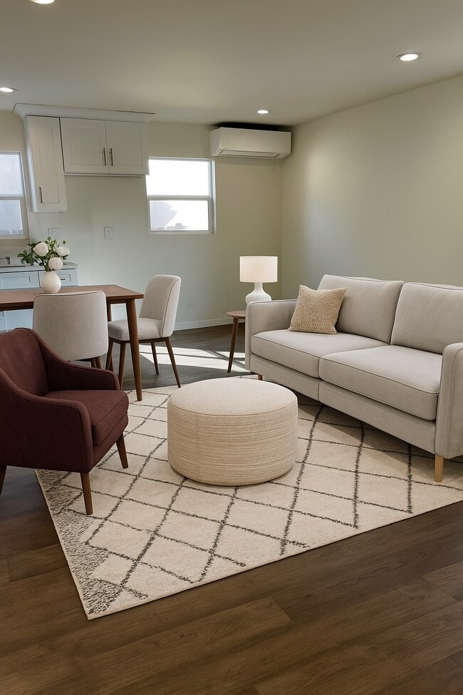 Photo - 636 E 87th St