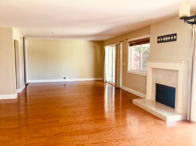 Photo - 7342 Ponce Ave