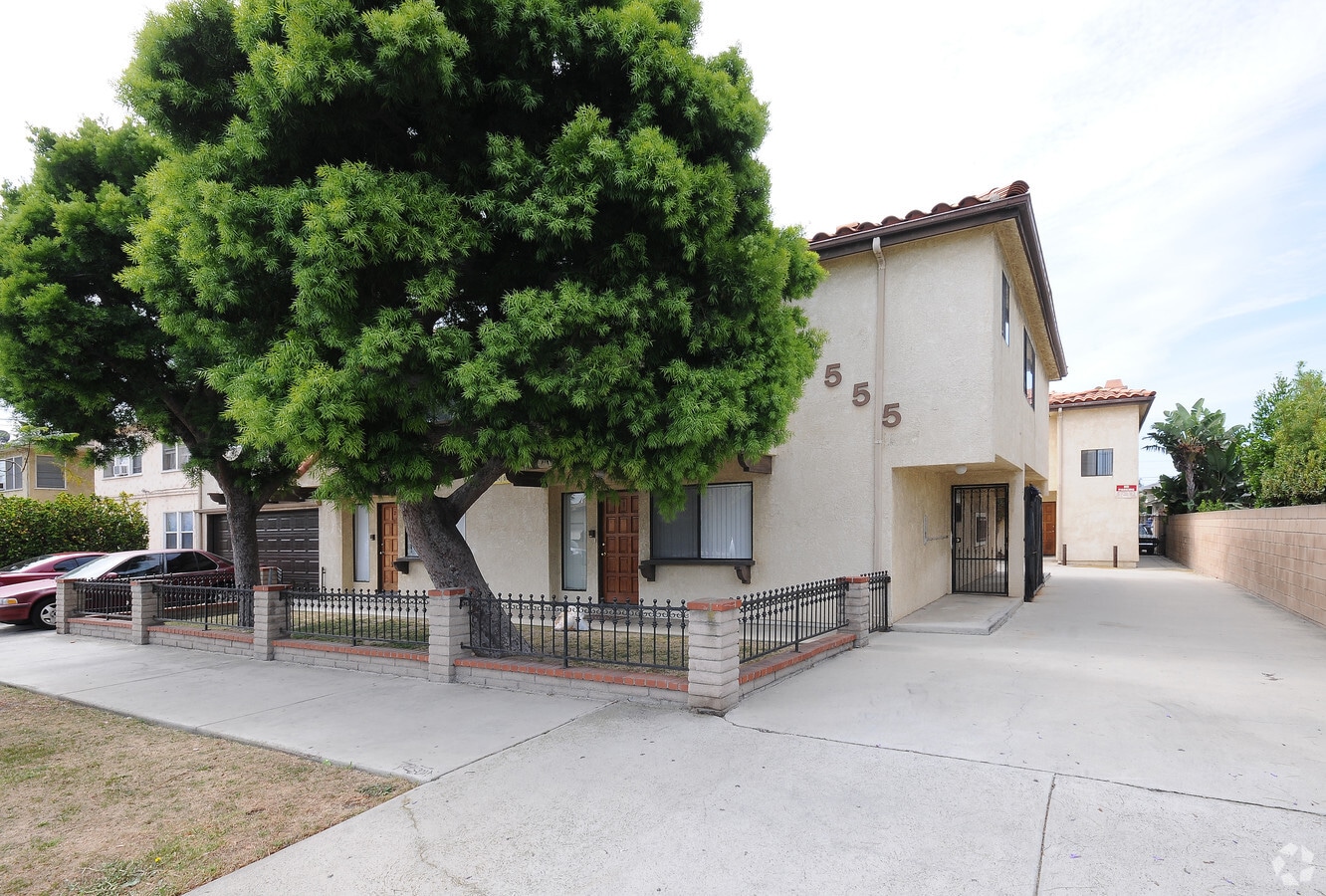 Photo - 555 W 20th St