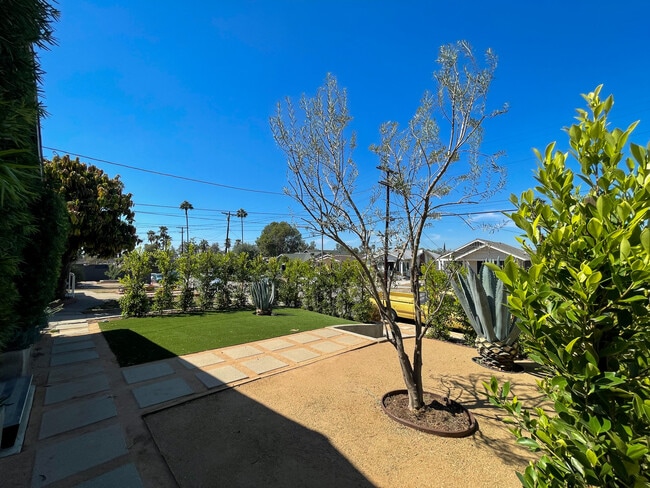 Photo - 958 Camulos St