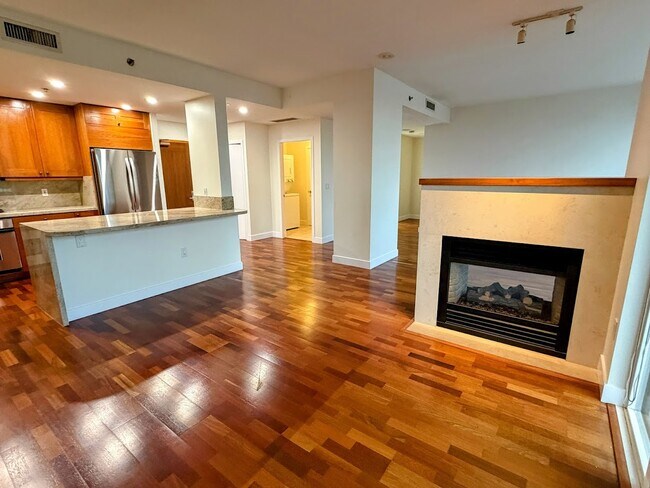 Photo - 700 W Harbor Dr