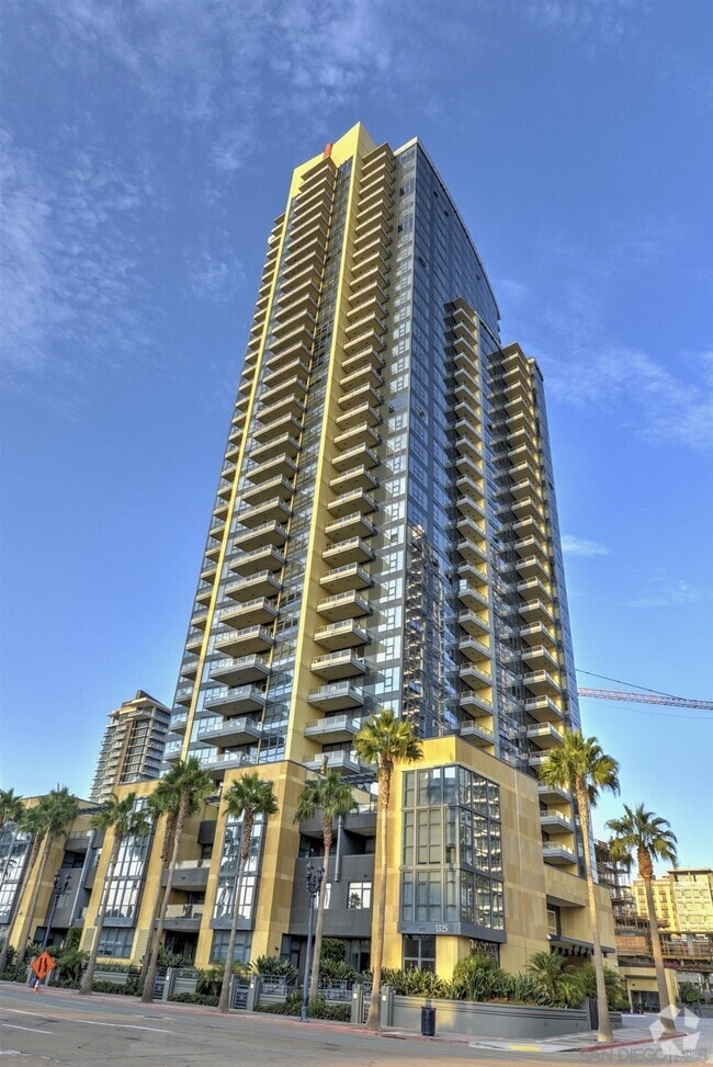 Building Photo - 1325 Pacific Hwy Unit 1805 Rental