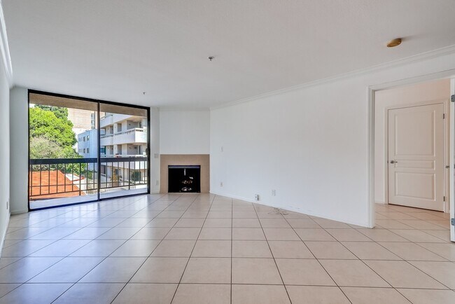 Photo - 7320 Hawthorn Ave Unit #207