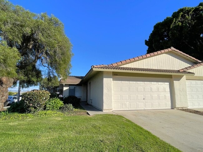 Building Photo - Upgraded Casa La Canda Townhome