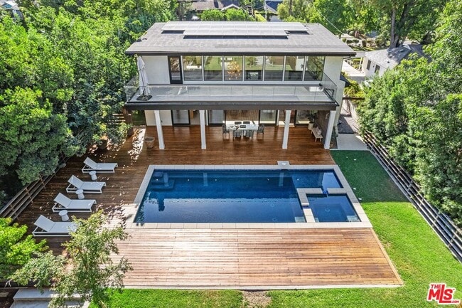 Building Photo - 5922 Oakdale Ave