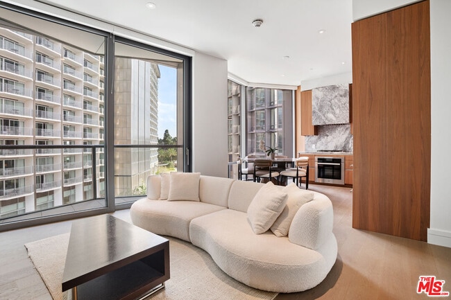 Building Photo - 211 Elm Ct Unit 3C