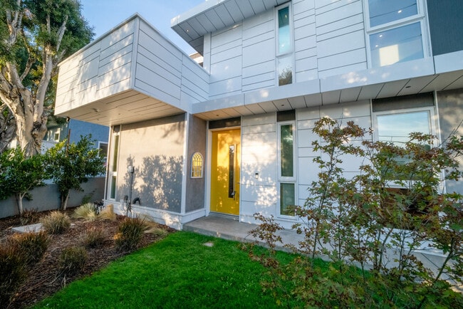 Front of the building with grassy area - 2306 Aviation Blvd Townhome