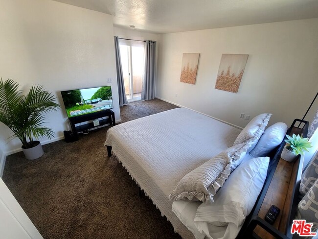 Photo - 1212 Cloverdale Ave