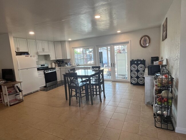 Photo - 8695 Belfast Cir