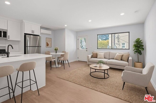 Photo - 1518 1/4 Stearns Dr