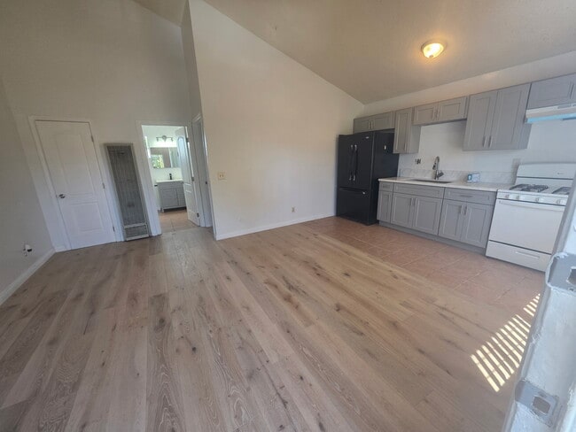 Building Photo - 21219 Valerio St Unit 21219 Rental