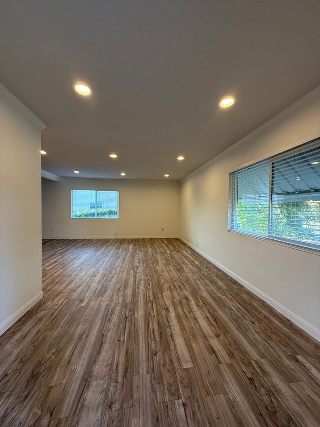 Photo - 3158 Juanita St