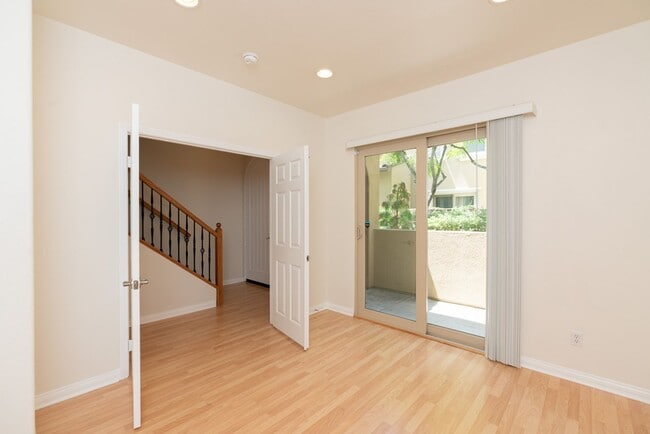 Building Photo - 3 Bedroom Townhome in the Escala Community of Mission Valley