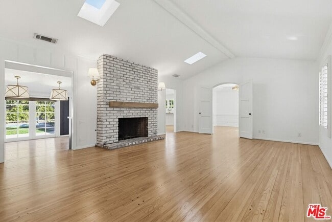 Photo - 12005 Hesby St