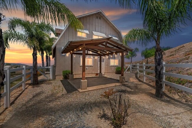 Building Photo - **Spacious 2-Bedroom Home In The Heart Of Wine Country**