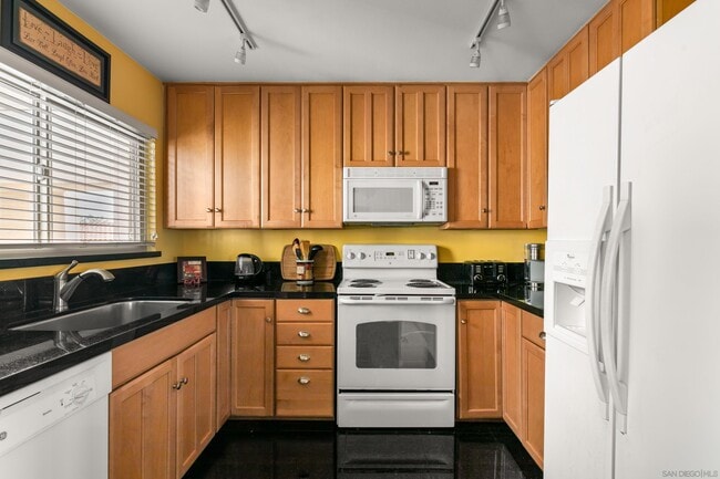 Photo - 2530 Clairemont Dr Unit 206