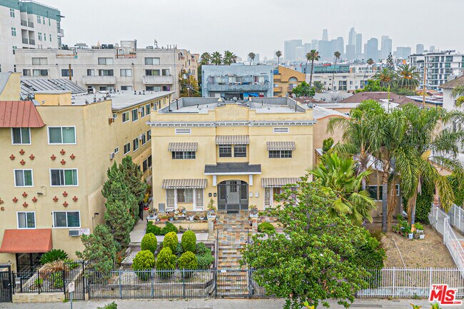 Photo - 832 S Catalina St