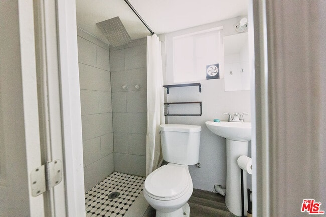 Photo - 1416 Helen Dr Unit A