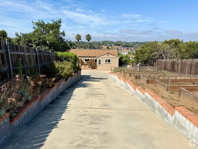 Building Photo - Country Charmer w/ Views Galore! Rental