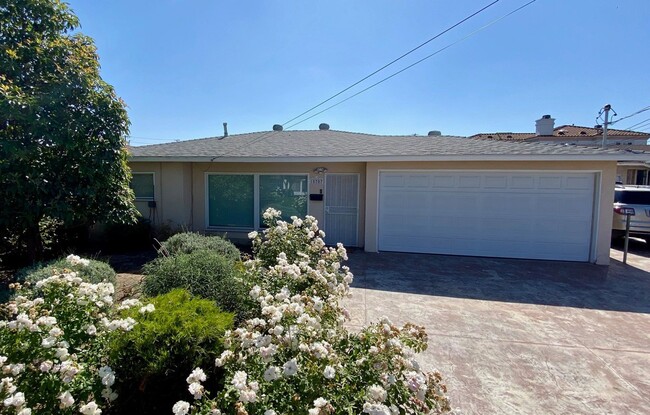15707-15707 1/2 Larch Ave. - 15707-15707 1/2 Larch Ave. Apartment Unit 15707