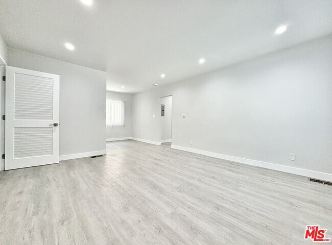 Building Photo - 1118 S Holt Ave Unit 3 Rental
