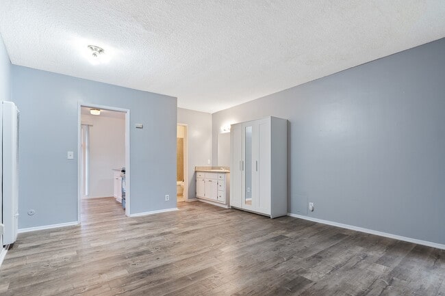 Photo - 1215 N McCadden Pl