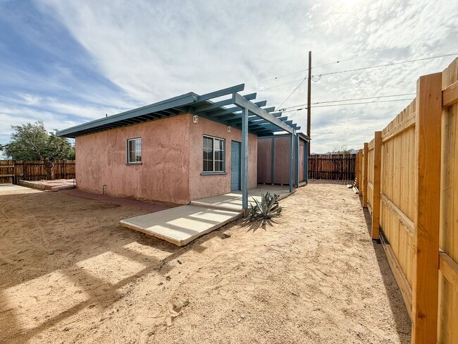 Building Photo - 29 Palms home in desired Indian Cove neighborhood