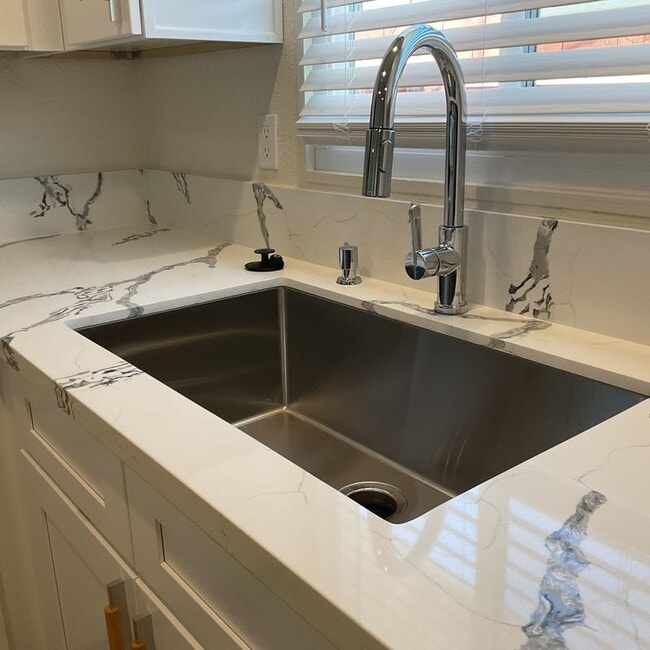 Photo - 816 W G St