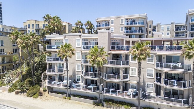 Building Photo - Beachfront Oasis - 3 bed 2 bath in Alamitos Beach