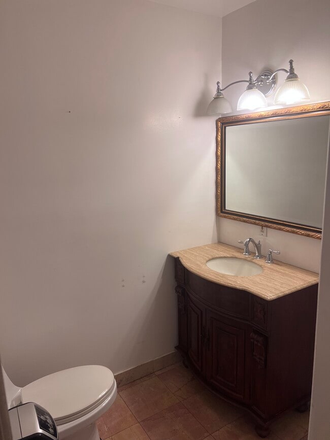 Private bathroom - 4751 Sunnyslope Ave Unit GUESTHOUSE for rent
