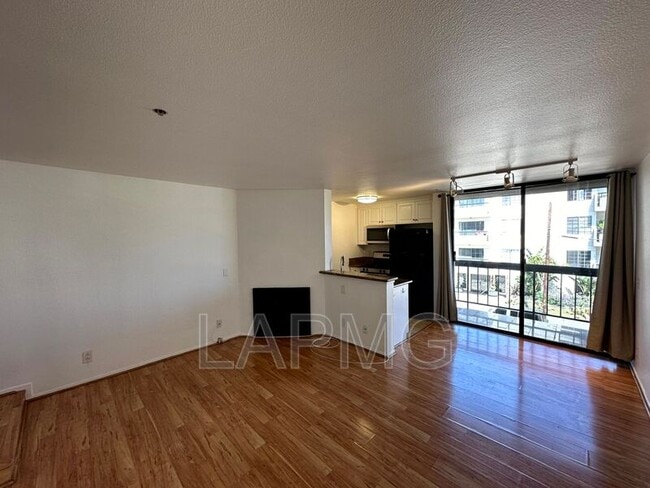 Photo - 7320 Hawthorn Ave