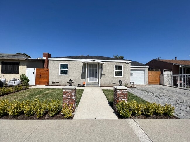 Photo - 14612 S Bahama Ave Unit B