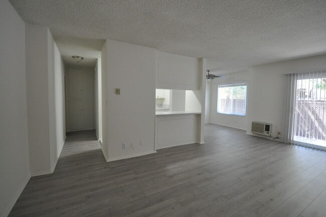 Photo - 4936 Whitsett Ave Unit 03