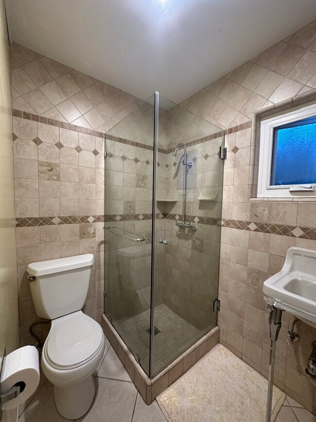 Photo - 325A Valle Vista Ave