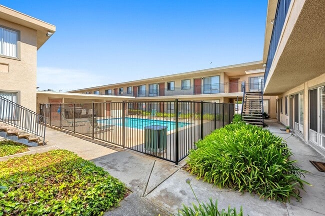 Building Photo - 7414 Mesa College Dr Unit 36