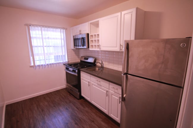 Photo - 1249 N Edgemont St Unit 4