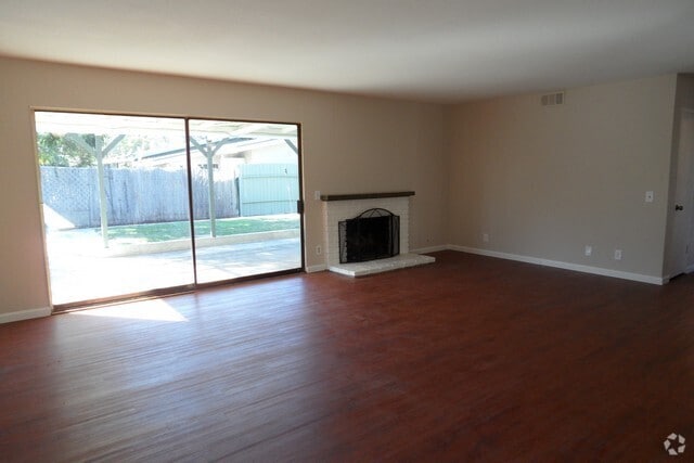Building Photo - Spacious 6 Bedroom, 3 Bathroom, Single Fam... Rental