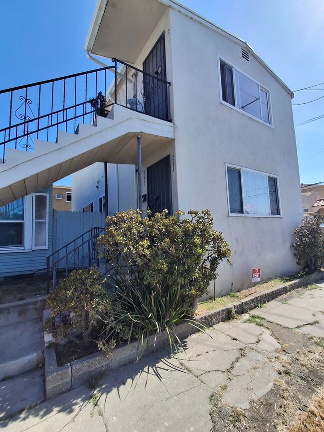 Building Photo - Great 2-Bedroom. MUST SEE!!