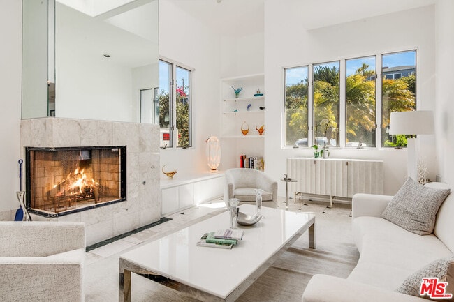 Photo - 227 Fowling St