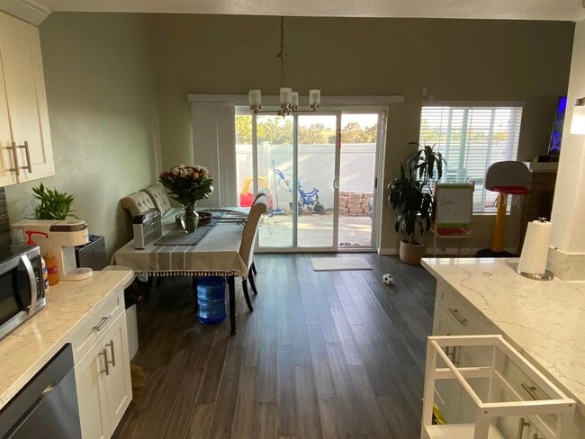 Photo - 2397 Donnington Way