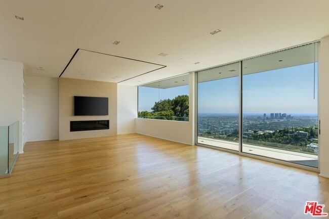 Photo - 1853 Sunset Plaza Dr