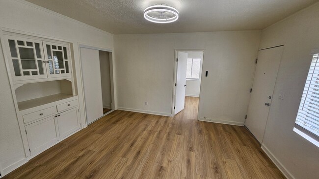 Photo - 465 1/2 N Boylston St Unit 463A