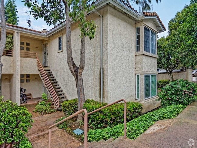 Building Photo - Sunny Top Floor Condo With Private Balcony... Unit 260