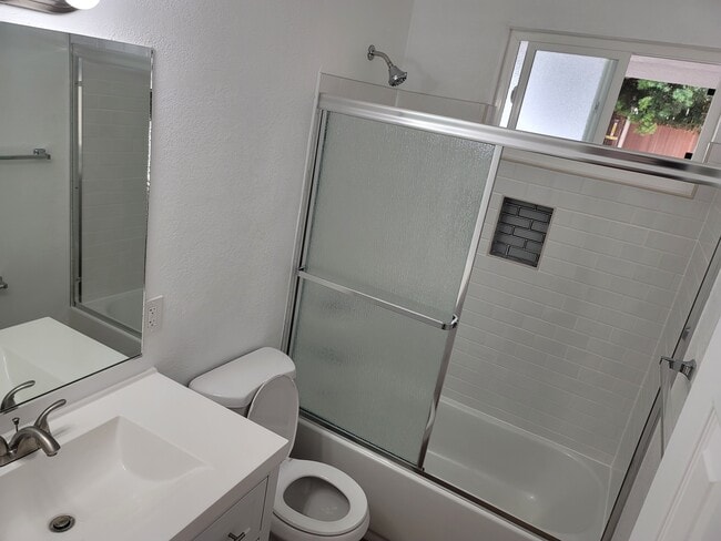 Photo - 1722 S Barrington Ave Unit 4