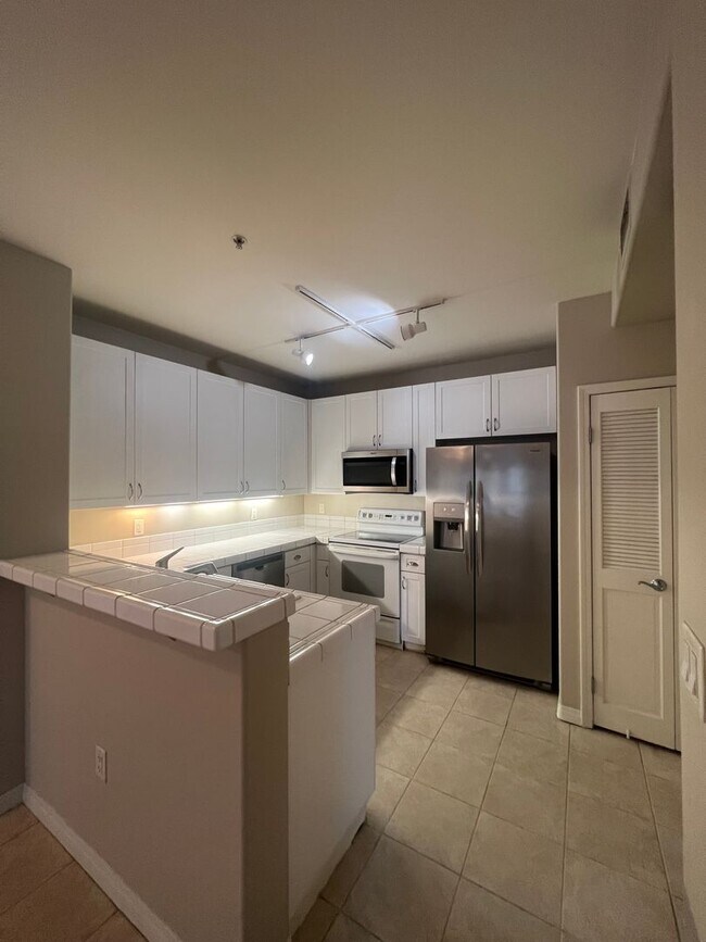 Photo - *** MOVE IN SPECIAL 1/2 OFF FIRST MONTH'S RENT *** 1 Bed Unit in Little Italy - Porto Siena - Par... Unit 312
