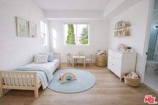 Photo - 11241 Morrison St