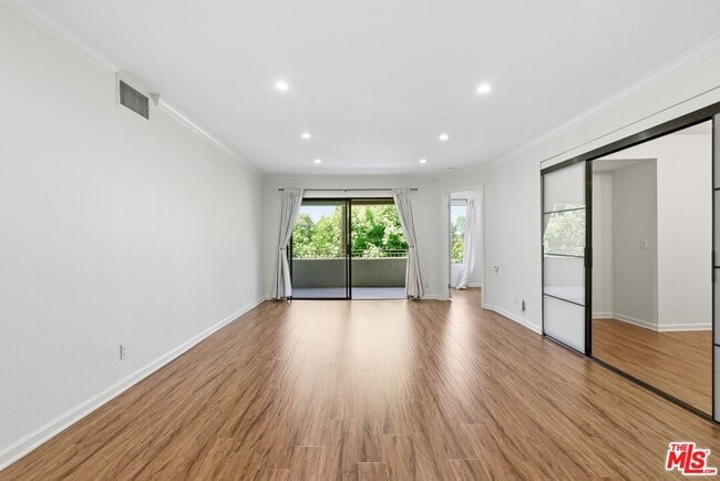 Photo - 5009 Woodman Ave Unit 308