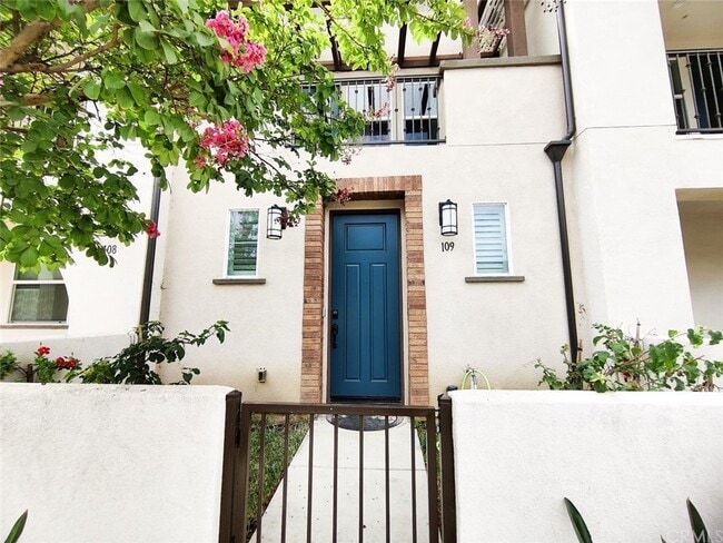 Photo - 537 W Foothill Blvd