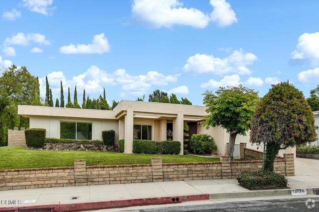 Building Photo - 12726 Byron Ave Rental