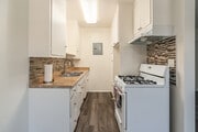 1BR, 1BA - 650SF - Kitchen - 128 W Maple St Apartments